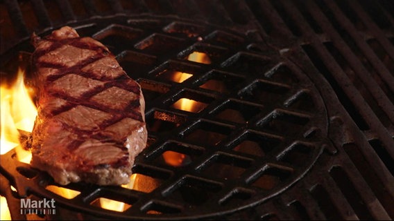 Ein Steak auf einem Grill. © Screenshot 