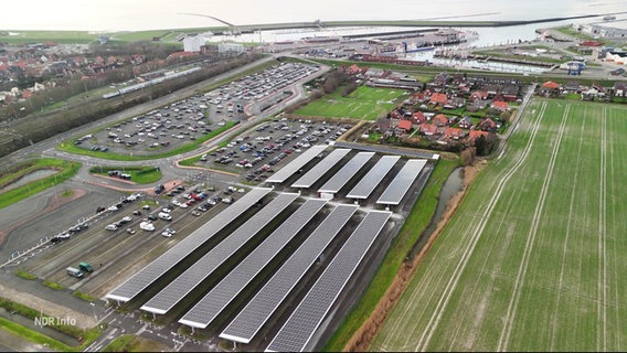 Vogelperspektive: Der große Ladepark für E-Autos in Norddeich. © Screenshot 