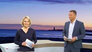 Marie-Luise Bram und Gerrit Derkowski moderieren das Schleswig-Holstein Magazin. © Screenshot 
