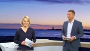 Marie-Luise Bram und Gerrit Derkowski moderieren das Schleswig-Holstein Magazin. © Screenshot 