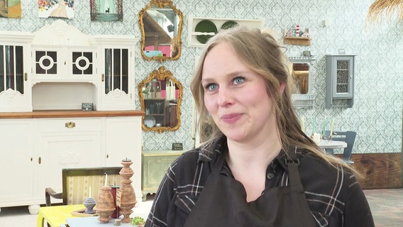 Die Möbel-Restauratorin Diana Brötzmann im Interview. © Screenshot 