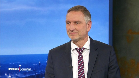 Der Leiter des Landesamts für Verfassungsschutz Torsten Voß zu Gast im Studio. © Screenshot 