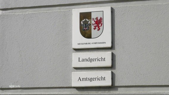 Plakette des Landgericht Mecklenburg-Vorpommern. © Screenshot 