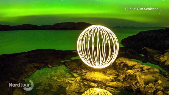 Ein Ball aus Licht von Lightpainter Olaf Schieche © Screenshot 