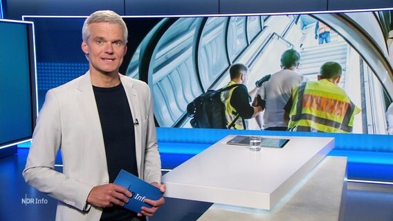 Torsten Schröder moderiert NDR Info. © Screenshot 