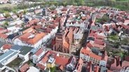 Der Marktplatz von Güstrow aus der Luft betrachtet. © Screenshot 