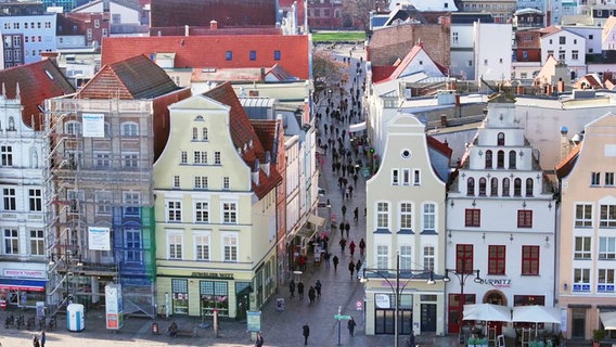 Die Kröpeliner Straße in Rostock aus der Vogelperspektive. © Screenshot 