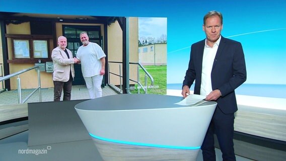 Nachrichtensprecher Thilo Tautz moderiert Nordmagazin Land und Leute. © Screenshot 