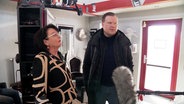 Friseurin Diana Blohm und Gnoiens Bürgermeister Lars Schwarz im Interview. © Screenshot 