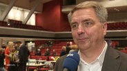 Bürgermeister Jürgen Krogmann von der SPD äußert sich zum zeitlichen Rahmen des Stadionneubaus. © Screenshot 