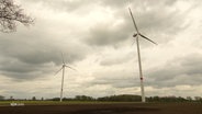 Zwei Windräder und Umgebung. © Screenshot 