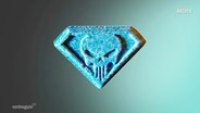 Foto einer blauen, diamantförmigen Tablette mit einem Totenkopf - eine Pille der Droge "Blue Punisher". (Archivbild) © Screenshot 
