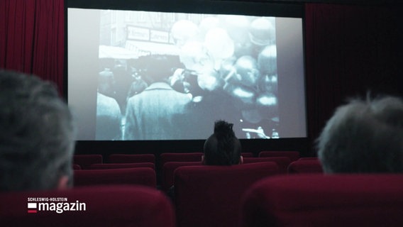 Der Blick auf eine Kinoleinwand. © Screenshot 