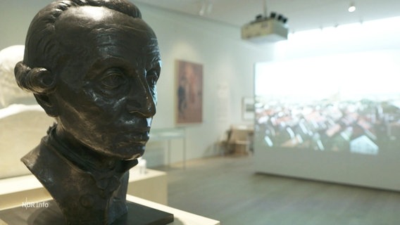 Eine Kant-Büste in der Ausstellung in Lüneburg. © Screenshot 