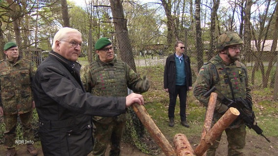 Bundespräsident Steinmeier auf dem Truppenübungsplatz. © Screenshot 