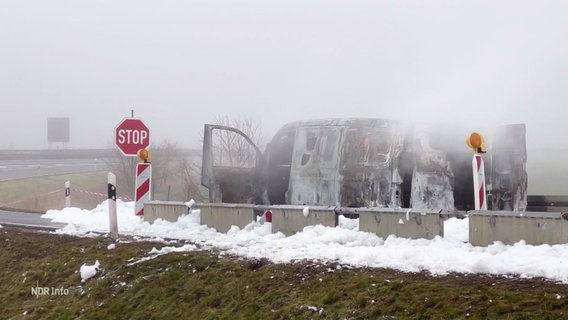 Wrack des gesprengten Geldtransporters © Screenshot 