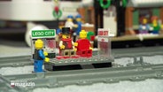 Ein Bahnhof mit Lego-Steinen nachgebaut. © Screenshot 