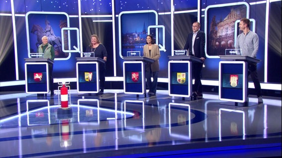 Fünf Kandidatinnen und Kandidaten treten bei der NDR Quizshow gegeneinander an. © Screenshot 