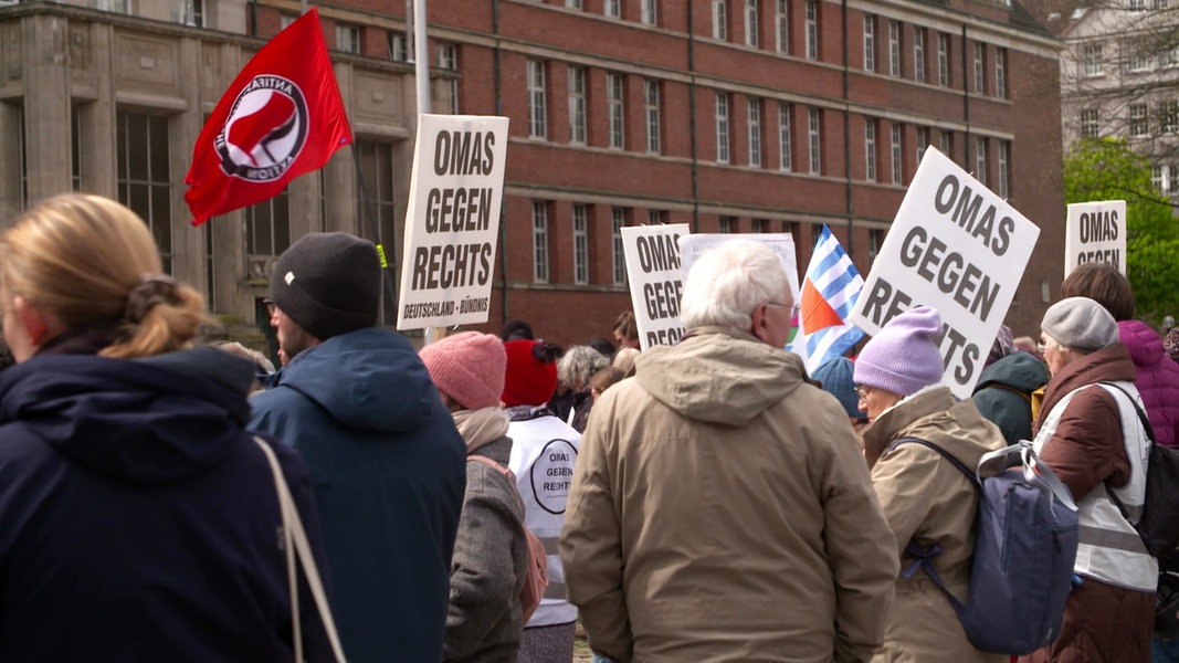 Demonstranten gegen Rechts in Kiel.