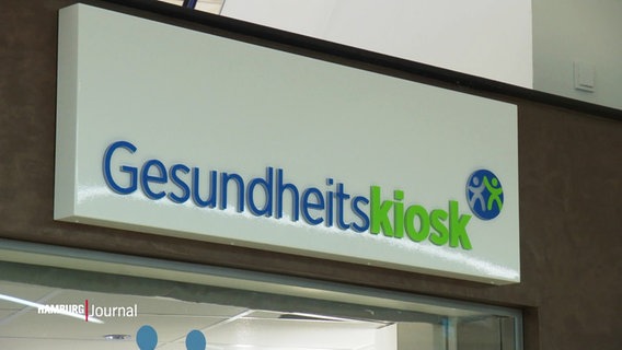 Schild mit der blau-grünen Aufschrift: Gesundheitskiosk © Screenshot 
