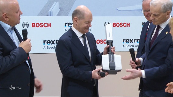 Bundeskanzler Olaf Scholz auf der Messe in Hannover. © Screenshot 