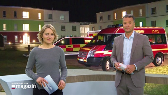 Die Moderator:innen Marie-Luise Bram und Gerrit Derkowski im Studio. © Screenshot 