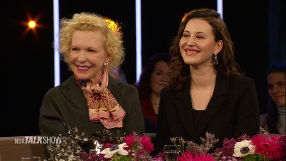 Sunnyi Melles und Leonille Wittgenstein zu Gast bei der NDR Talk Show. © Screenshot 