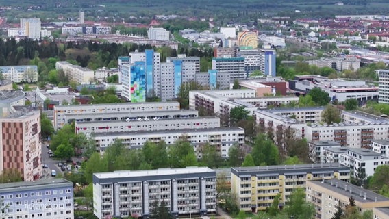 Die Oststadt von Neubrandenburg aus der Luft betrachtet. © Screenshot 