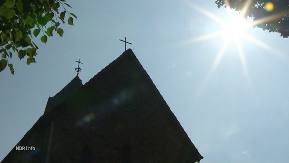 Eine Kirche im Sonnenlicht. © Screenshot 