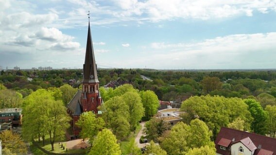 Der Billstedter Ortsteil Steinbek mit seiner Kirche von oben betrachtet. © Screenshot 