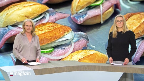 Harriet Heise und Gabi Lüeße moderieren das Schleswig-Holstein Magazin. © Screenshot 