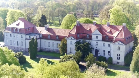Schloss Karlsburg aus der Vogelperspektive. © Screenshot 