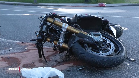Ein Motorrad liegt auf einer Straße. © Screenshot 