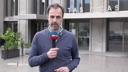 NDR Sport-Reporter Lars Pegelow berichtet aus Lausanne. © Screenshot 
