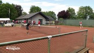 Ein Tennisplatz im kleinen Dorf Bünningstedt. © Screenshot 