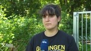 Marie Kollenrott (Grüne) im Interview. Eine Frau mit dunklen Haaren und einem Pony, der die Stirn verdeckt. © Screenshot 