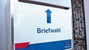 Der Briefwahl-Postkasten am Rathaus Altona © Screenshot 
