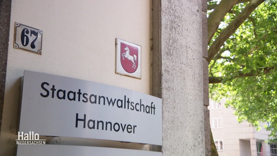 "Staatsanwaltschaft Hannover" steht auf einem Schild geschrieben. © Screenshot 