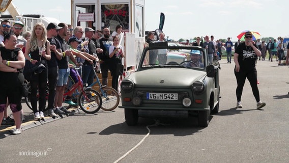 Szene bei einem Trabi-Treffen. © Screenshot 