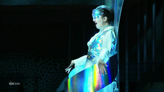 Sopranistin Anna Prohaska bei der Probe zur Oper "Saint François d’Assise" in der Elbphilharmonie. © Screenshot 