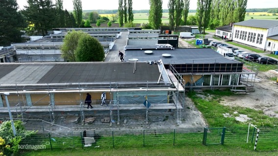 Ein Schulkomplex in Steinhagen. © Screenshot 