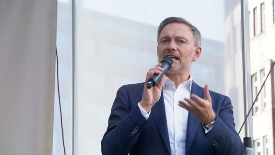 FDP-Chef Christian Lindner bei einer Wahlkampfveranstaltung auf dem Hamburger Gänsemarkt. © Screenshot 