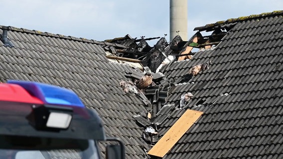 Feuerwehr in Starlsund im Einsatz bei einem Dachstuhlbrand © Screenshot 