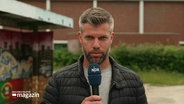 NDR-Reporter Phillip Kamke ist live aus Geesthacht zugeschaltet. © Screenshot 