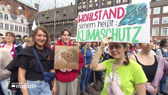 Menschen bei einer Klimademo. © Screenshot 