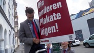Ein Wahlplakat der Satirepartei "die Partei" trägt die Aufschrift: "Die anderen Plakate lügen!". © Screenshot 