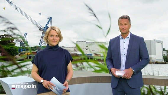 Marie-Luise Bram und Gerrit Derkowski moderieren das Schleswig-Holstein Magazin um 19:30 Uhr. © Screenshot 