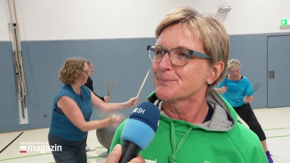Astrid Marxen, 1. Vorsitzende des TSV Breiholz, im Interview mit Christopher Scheffelmeier. © Screenshot 
