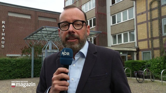 Philip Schröder berichtet aus Geesthacht. © Screenshot 