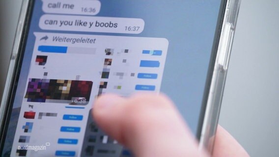 Ein Smartphone-Bildschirm mit sexuell anzügigen Nachrichten. © Screenshot 